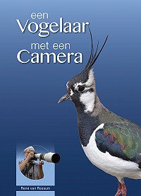 Een vogelaar met een camera
